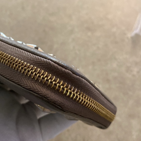 JIMMY CHOO $950 Long Zip around Wallet - Picture 4 of 12